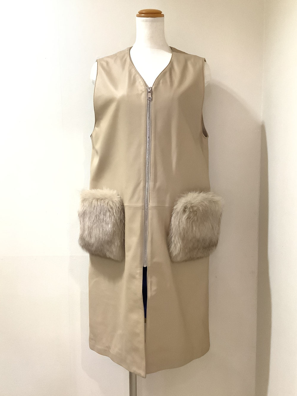 高木ミンク 7−MA4 羊革オフ白ベストM〜L  ¥64,900（税込）