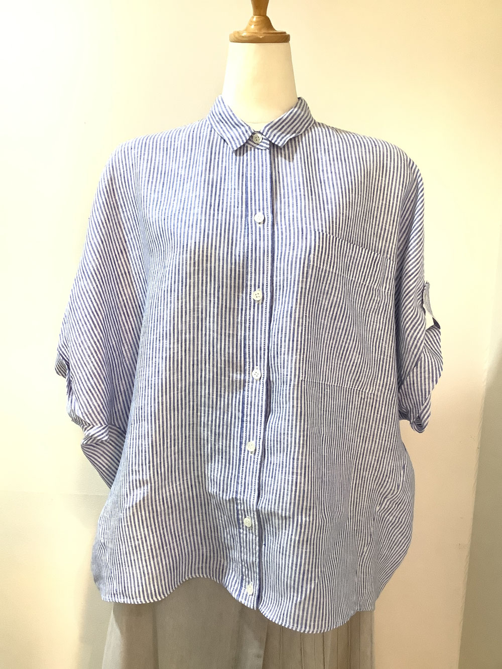ローブ（ROBE)3−PS26 ブルーシャツブラウス38 ¥17,380（税込）