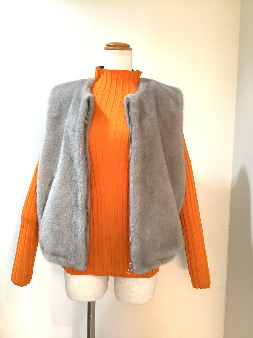 ローブ（ROBE) 3−MA36 中綿のフェイクファーベスト38 （vivapresto)  ¥19,580（税込）