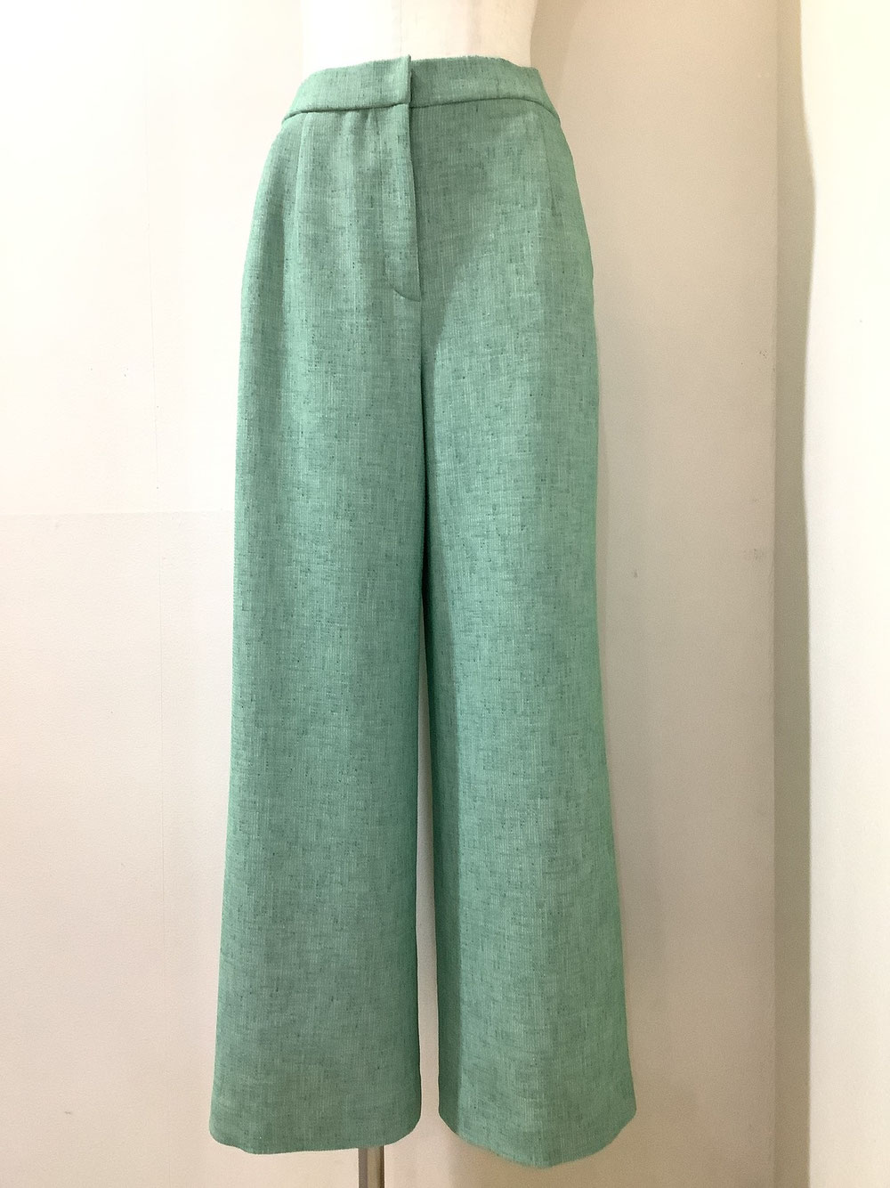 ルールド（Lourdes）71−MS6 ライトグリーンパンツ11号  ¥24,200（税込）