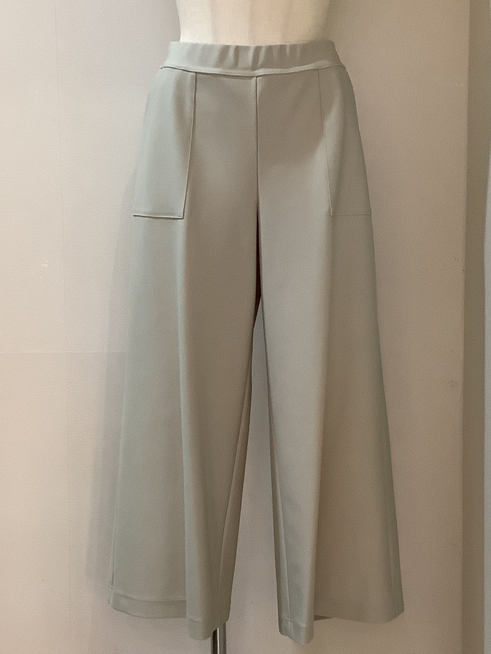 ルールド（Lourdes）71−PS12E アイスグレーパンツ13号  ¥19,800（税込）サイズ（単位cm）W70H9前丈83+4股上24.5股下63裾巾28