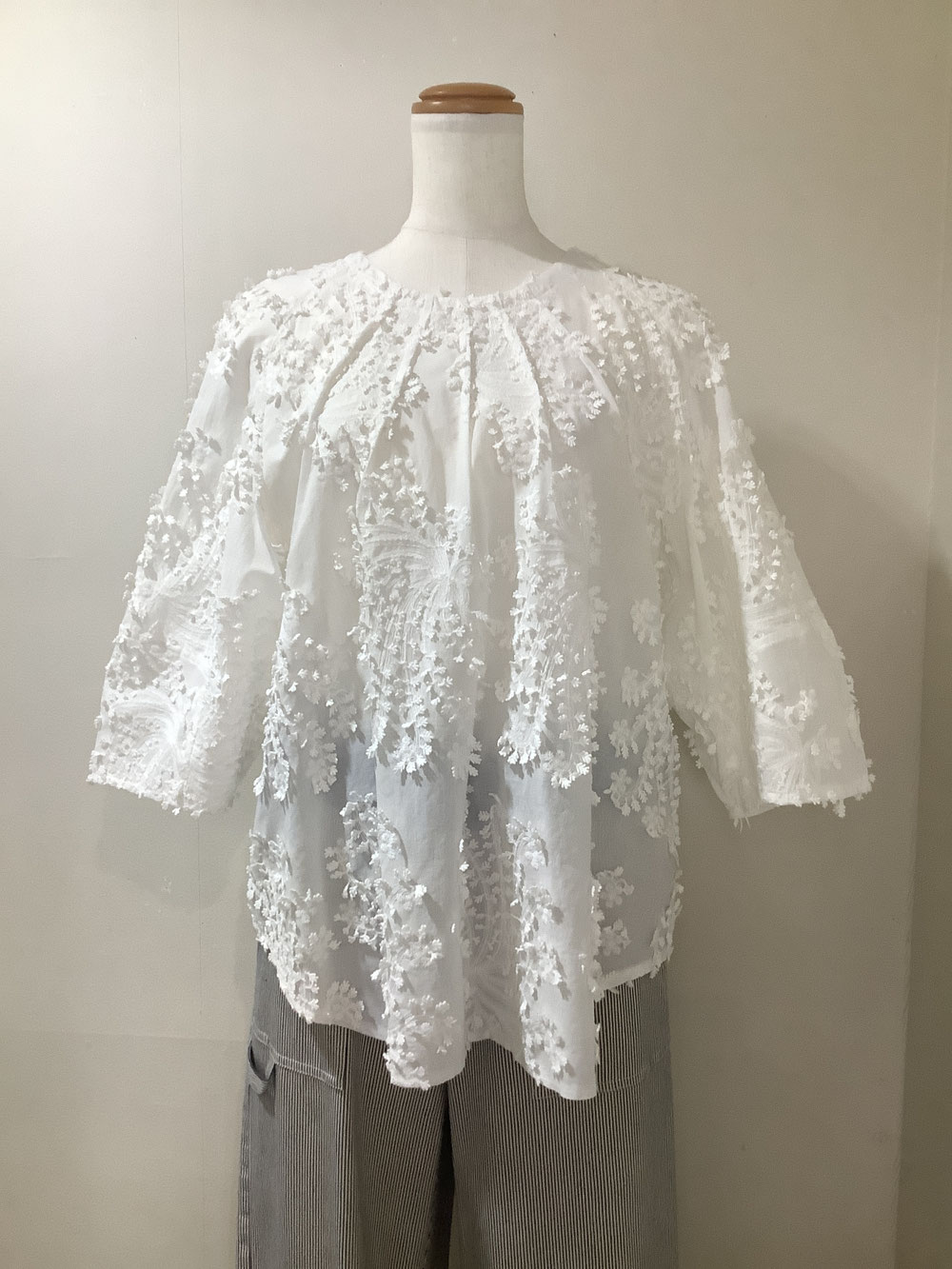 ローブ（ROBE)3−PS6 ホワイトブラウス38 ¥18,480（税込）