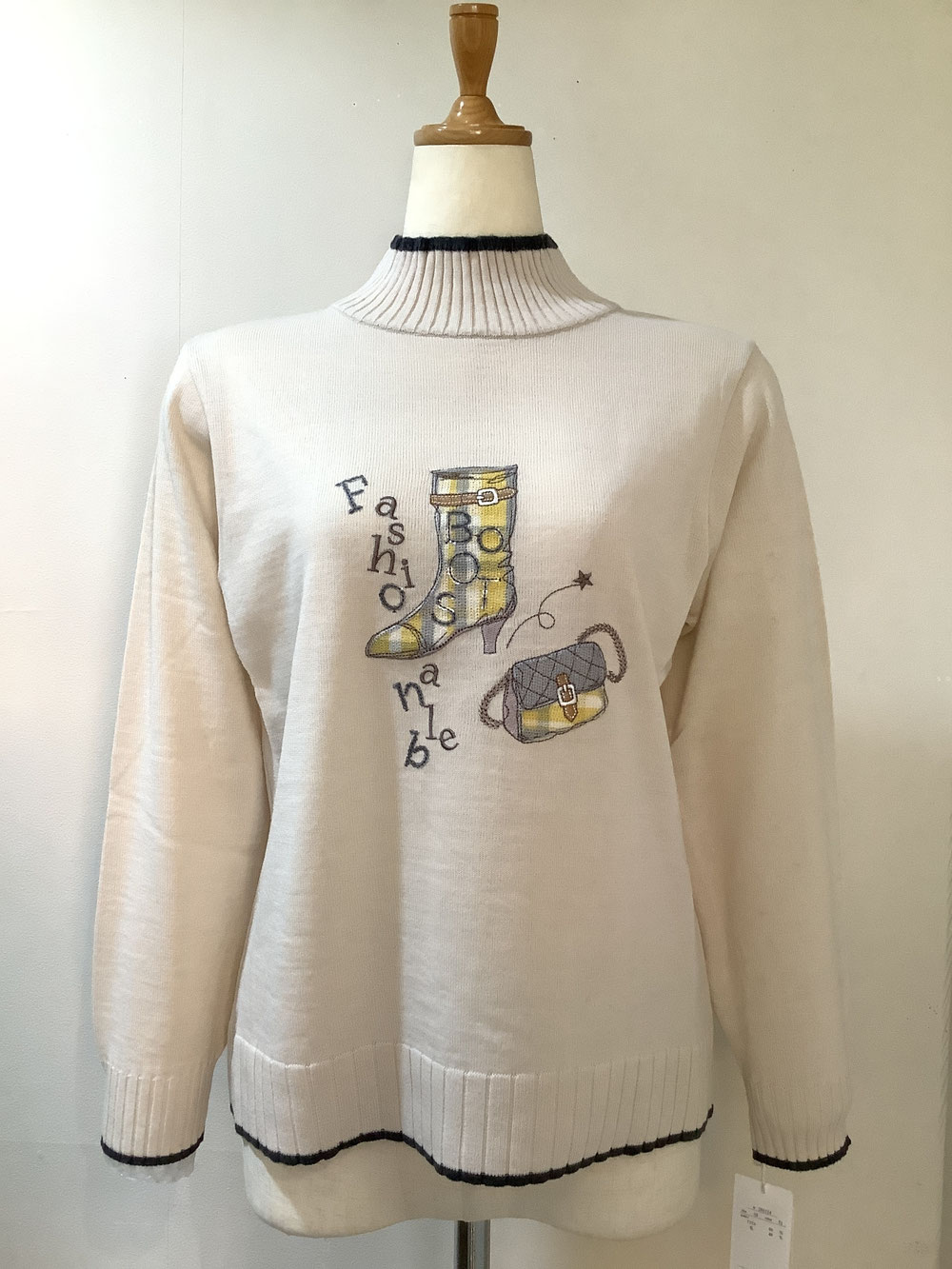 フラウエプラス（fraue＋）21−MA27 ベージュプルオーバー38 ¥20,900（税込）