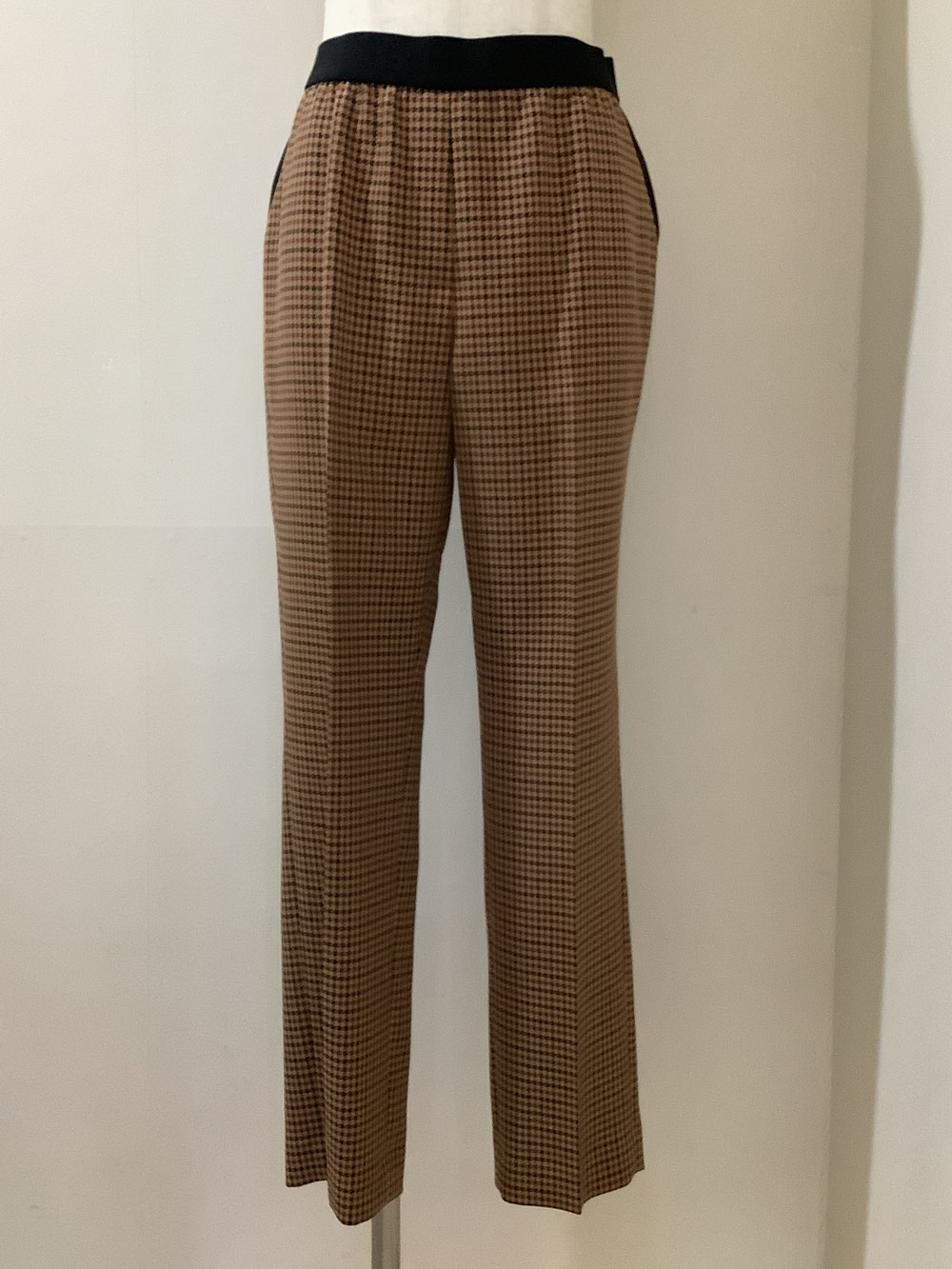 ルールド（Lourdes）71−MA20 （ブラウン11号）パンツ  ¥19,800（税込）