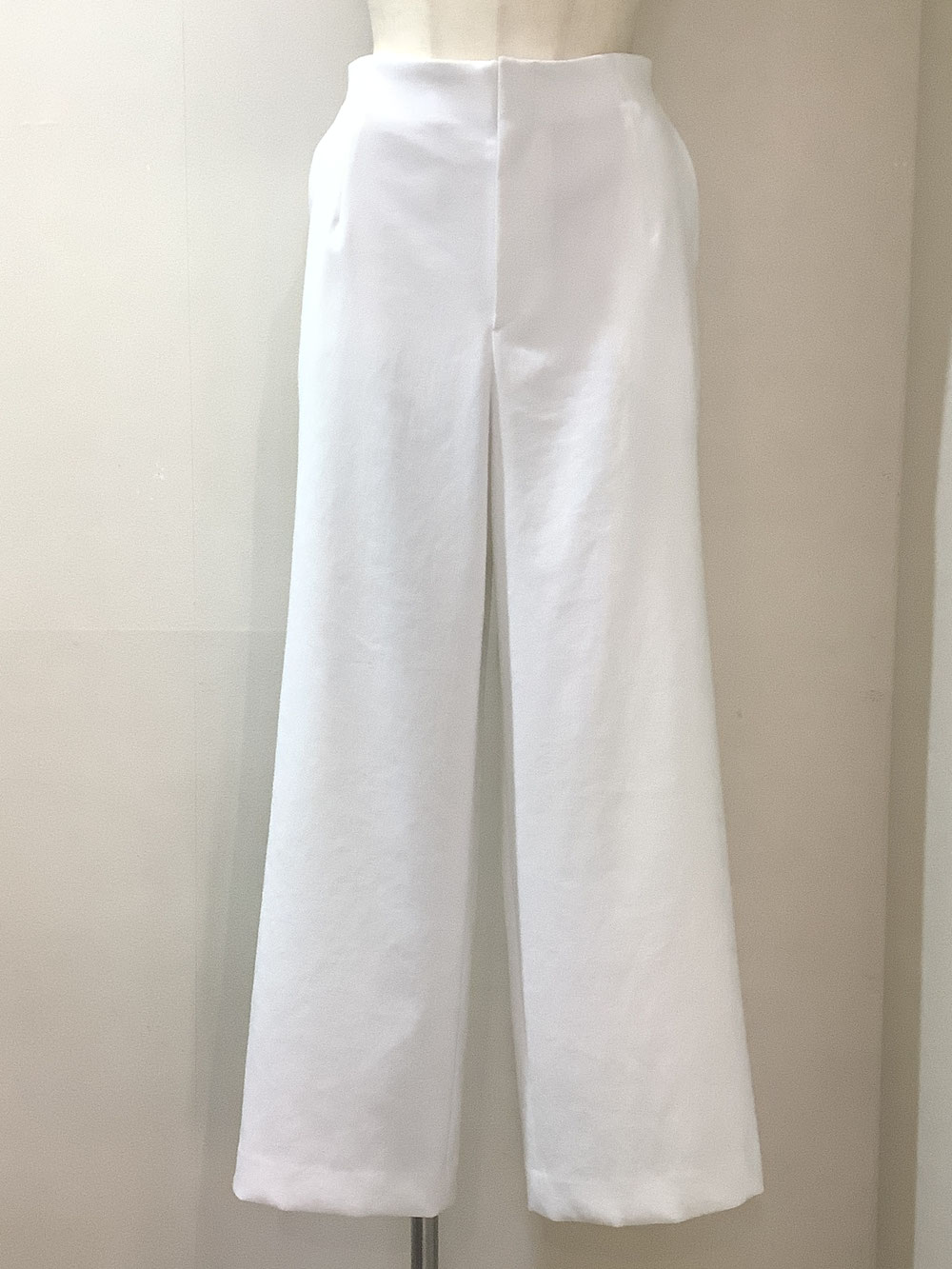 ルールド（Lourdes）71−PS17E ホワイトパンツ13号  ¥20,900（税込）サイズ（単位cm）: W70H94総丈96股上28股下68裾巾28