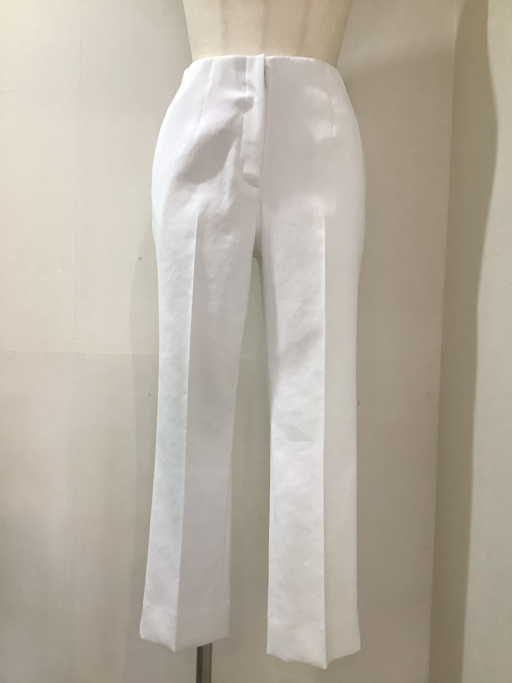 ルールド（Lourdes）71−PS3 ホワイトパンツ11号  ¥19,800（税込）サイズ（単位cm）Ｗ70H92総丈85股上25股下60.5裾巾17.5  