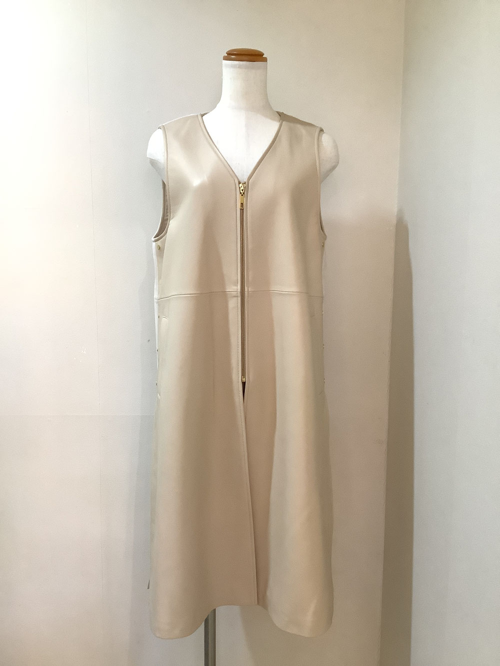 高木ミンク 7−MA2 オフ白ラムレザージレM〜L  ¥47,300（税込）