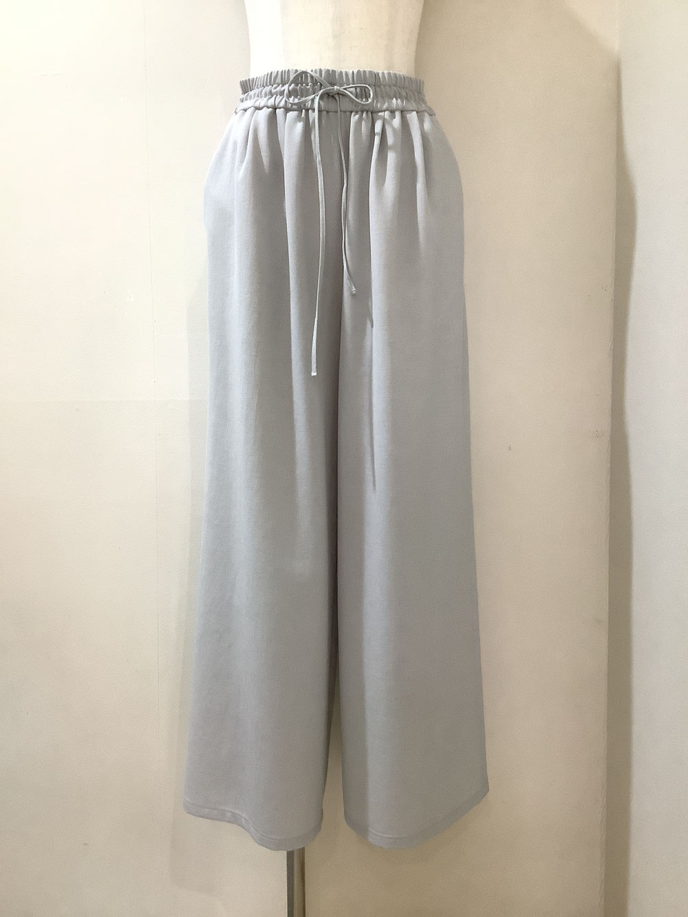 ルールド（Lourdes）71−PS60E ライトグレーパンツMサイズ ¥21,780（税込）⇒ SALE ¥17,424（税込）