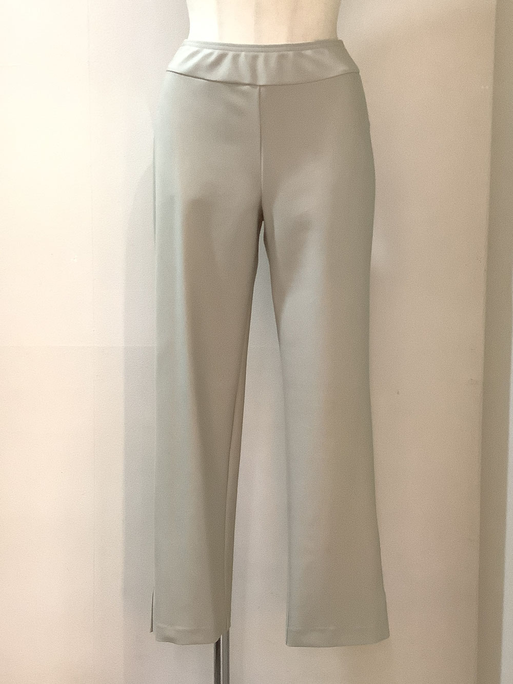 ルールド（Lourdes）71−PS10E 、アイスグレーパンツ9号  ¥18,700（税込）サイズ（単位cm）:  PS9Eと同じ
