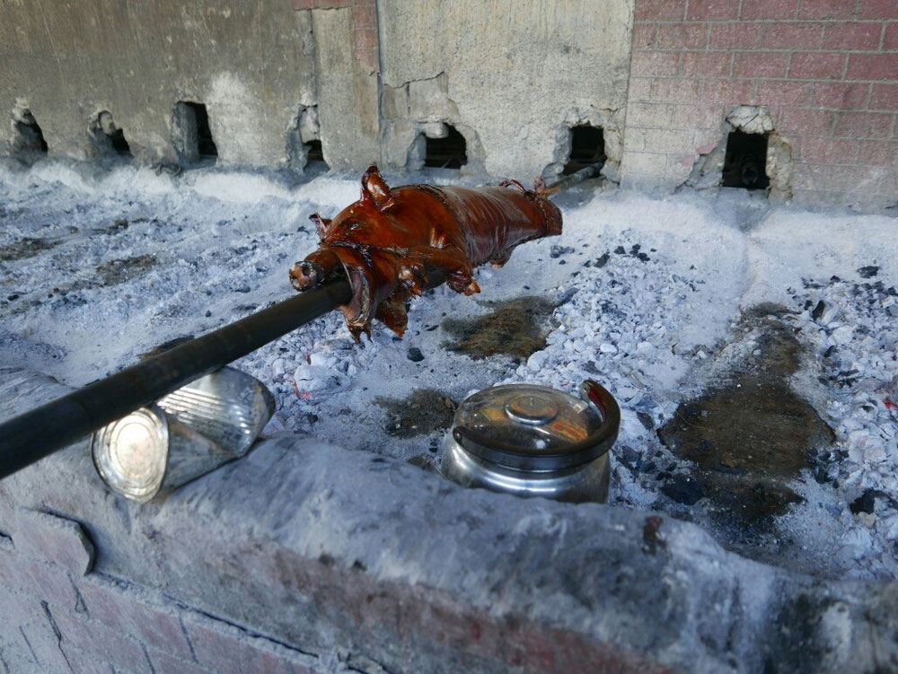 Lechon oder auch Spanferkel mmmh (?) ein tradioneller Philippinischer Festschmaus und Marks letztjaehriger (for Vegetarierphase😉)Geburtstagsessenswunsch, welcher schlussendlich in etwas abgewandelter Schweizer Version auf dem Tisch landete😊