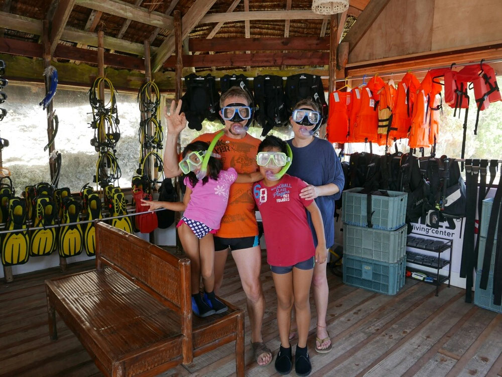 Ready for take of and jump into the ocean - T-Shirts just necessairy for the "Bleichgesichter" ones :-) 