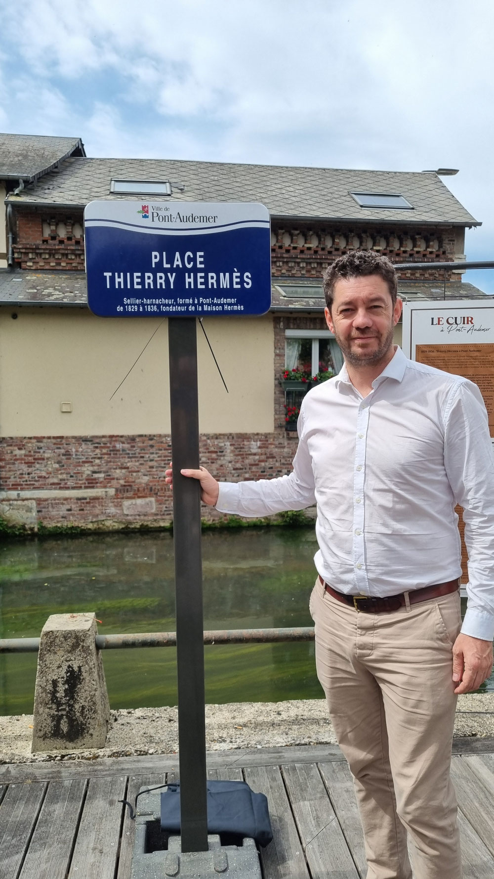 Alexis Darmois, mayor of Pont-Audemer inaugurated the charming Place Thierry Hermès. 05.07.2025