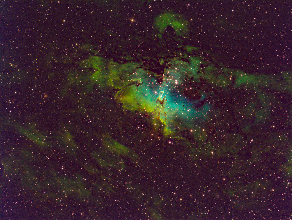 Der Adlernebel M16 als "Falschfarbenbild nach der Hubble Methode"