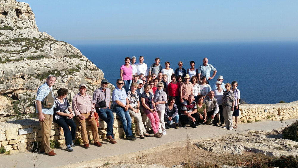 Unsere Pilgergruppe oberhalb der blauen Grotte