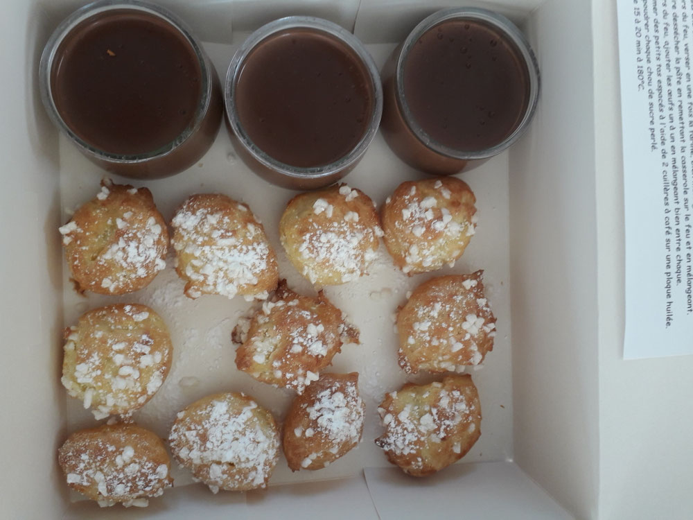 Crèmes au chocolat et chouquettes