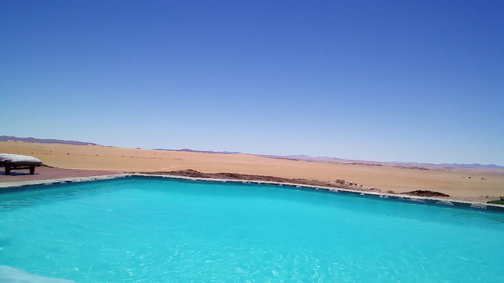 Poolaussicht in die atemberaubende unendliche Weite