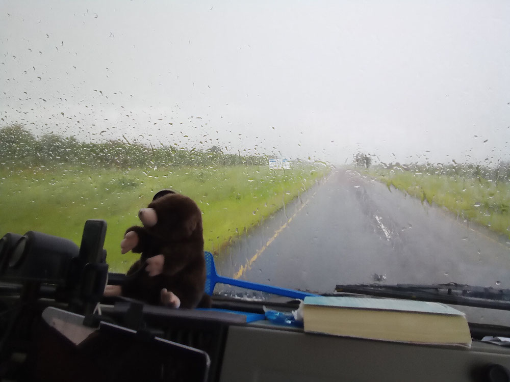 14.01.2022   ............   on  the  Road  again , los  geht's  in  Maun auf der A3, A2 und dann auf den          Trans Kalahari-Highway B6