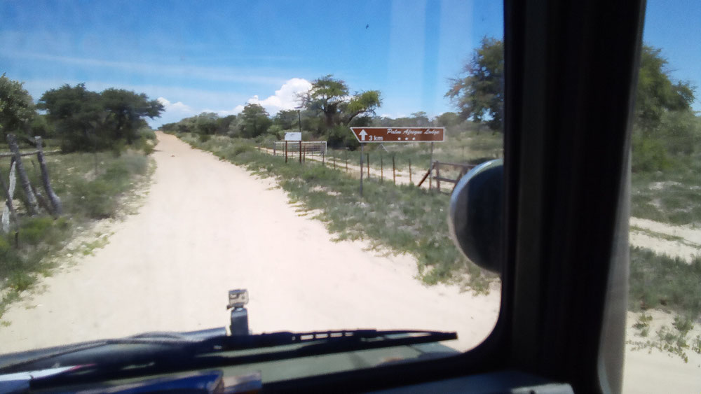 Zufahrt zur Lodge in Botswana 