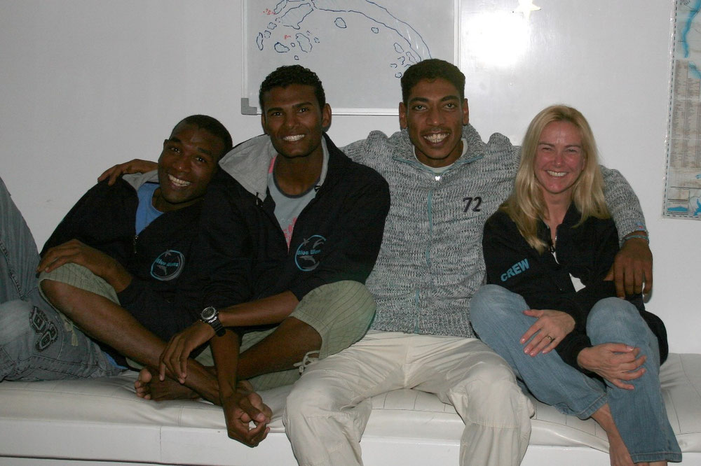 Ein Bild aus unseren Anfangszeiten auf der Blue Waves. Ein Teil der Crew die seit der Gründung von der Blue Waves und Ocean Window immer noch zusammen  halten. von Links nach Rechts: Musty, Maher, Momo, Chris. Bild von 2008. 