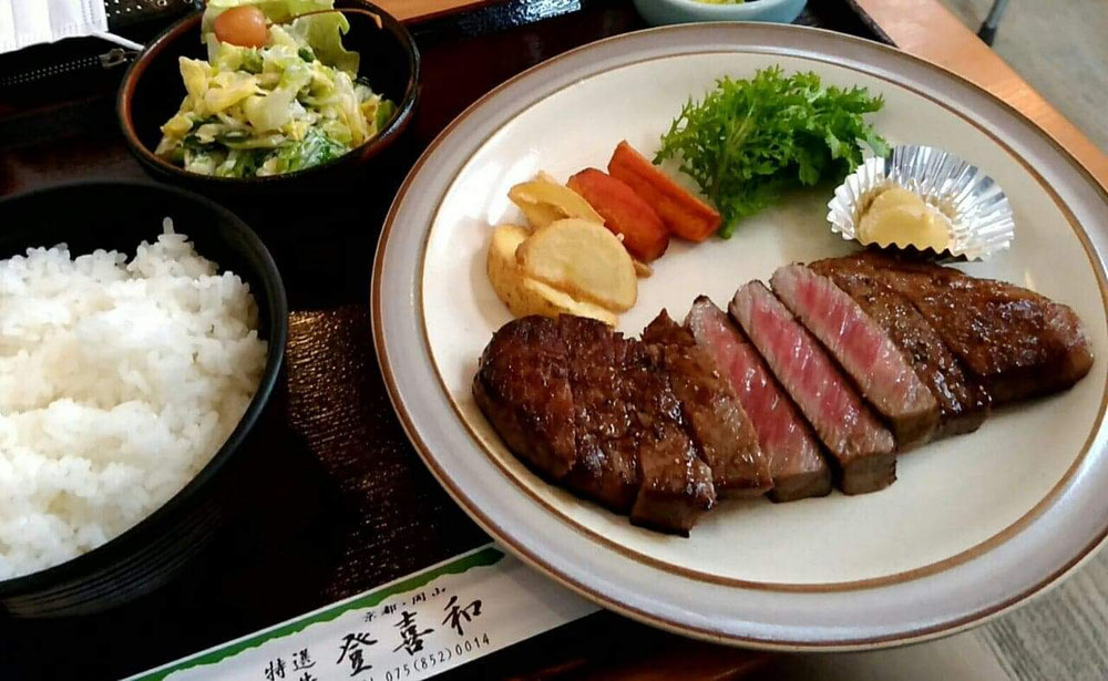 登喜和自慢のサーロインステーキです😋