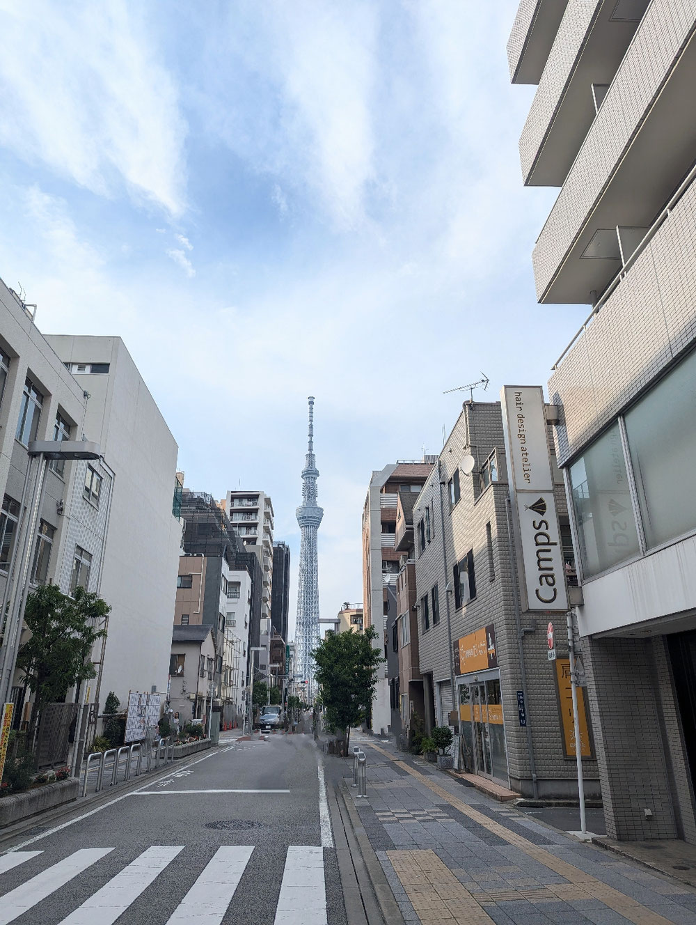 Campsはスカイツリータワービュー通りに面した1階と2階にあります