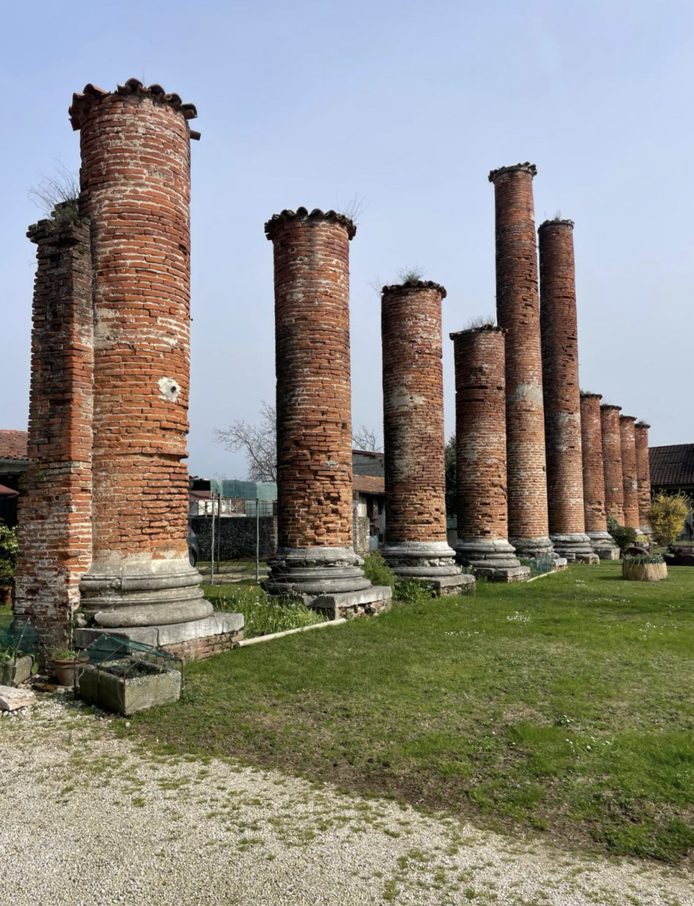 Investruine der Renaissance. Diese Villa wurde nie weiter gebaut. (Foto G. Pflaumbaum)