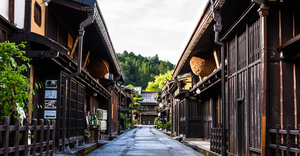 Takayama old town with traditional wooden buildings and a calm travel atmosphere in Gifu Prefecture.