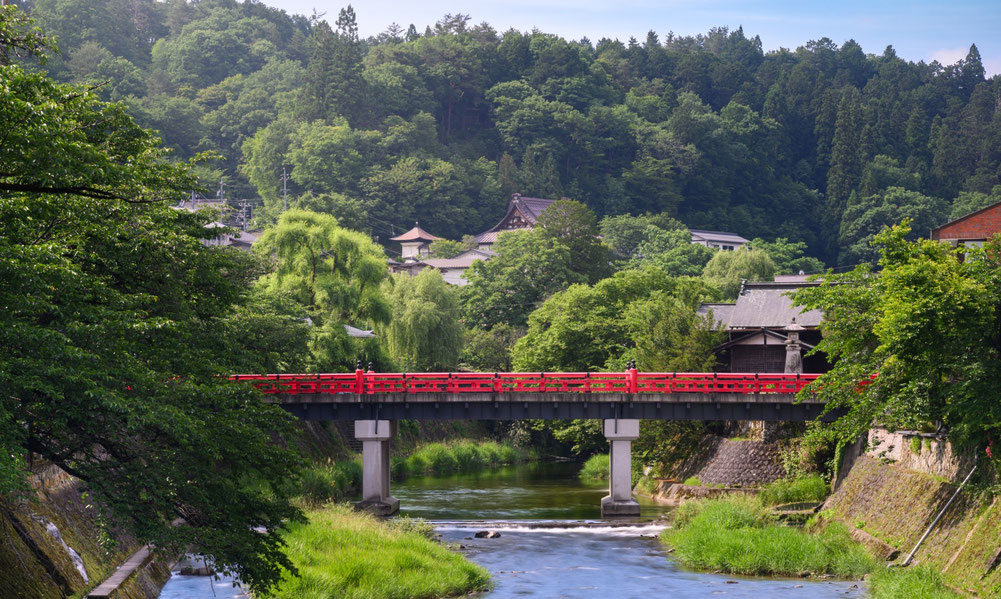 Takayama seasonal scenery showing traditional streets and mountain atmosphere in Gifu Prefecture.