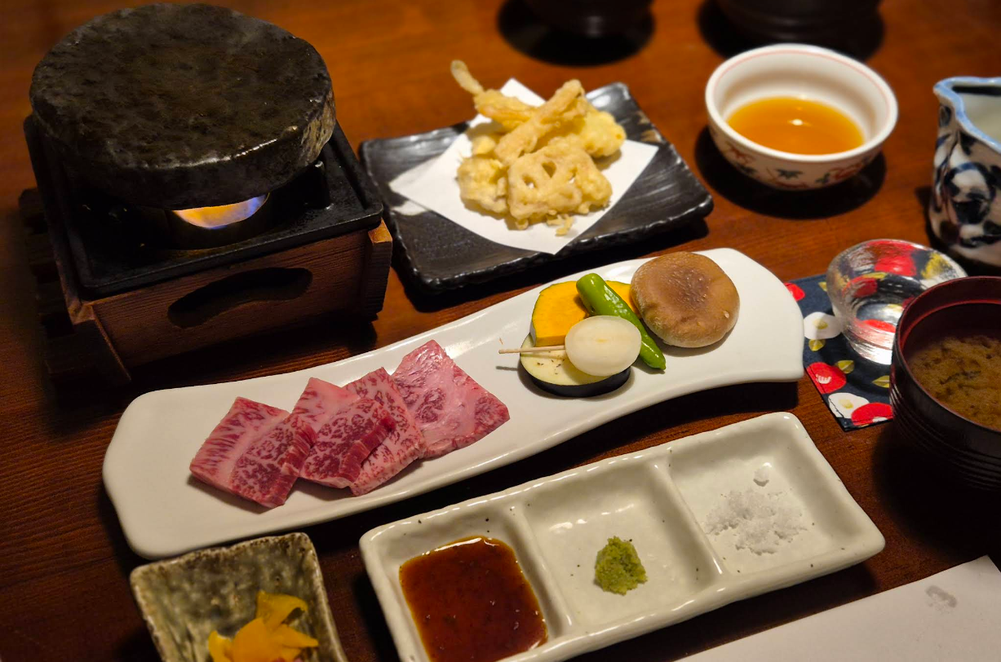Hida beef ceramic-plate grill at Tsubakiya