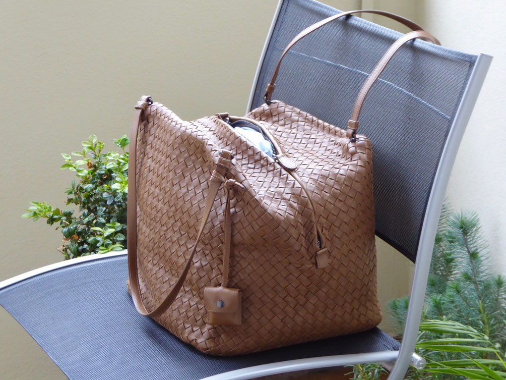 TASCHEN-WELLNESS Berlin | feine Lederpflege | SPA Taschenpflege | Vintage BOTTEGA VENETA | Luxury Vintage | Leathercare