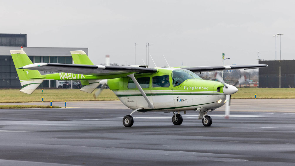 Cessna F337F Super Skymaster der TU Delft Die Flugversuche am Flughafen Magdeburg-Cochstedt finden mit einer Cessna F337F Super Skymaster der TU Delft statt. Credit: TU Delft