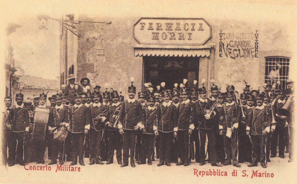 FOTO DATATA 1900 FATTA NELLA PIAZZETTA TITANO