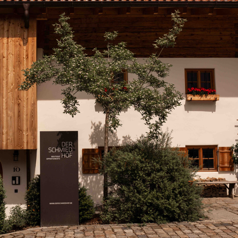 Mountain Hideaways - die schönsten Hotels in den Alpen: DER SCHMIEDHOF, Apartments in Bayrischzell - Bayern/Deutschland ©Mela Hipp