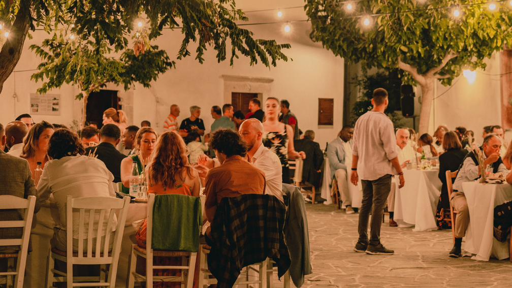 Mariage en Grèce : l'élégance méditerranéenne entre ciel azur et villages blancs - Crédit photo : George Zografidis