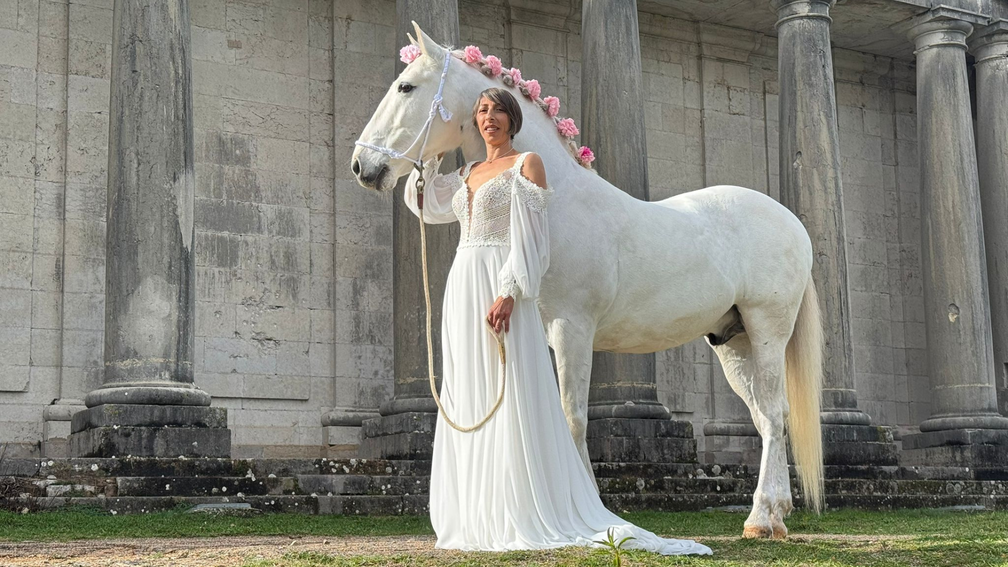 Un Mariage de Conte de Fées au Château de Valbelle - Shooting d’inspiration équestre au cœur du Var - Magazine Un Jour Un Oui - Crédit photo Tous droits réservés