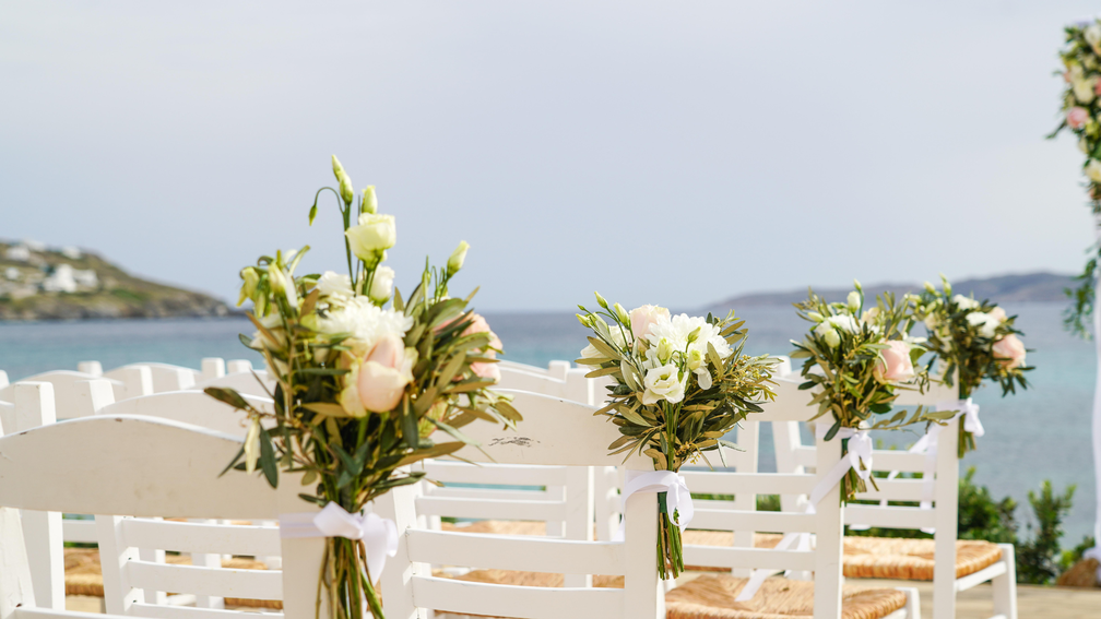 Mariage en Grèce : l'élégance méditerranéenne entre ciel azur et villages blancs - Crédit photo : mykonoswedding