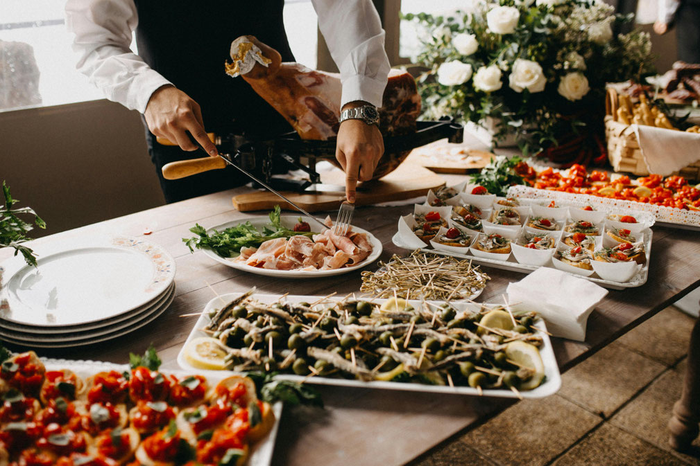 Pourquoi tester plusieurs traiteurs pour votre mariage est essentiel ? - Tous droits réservés©