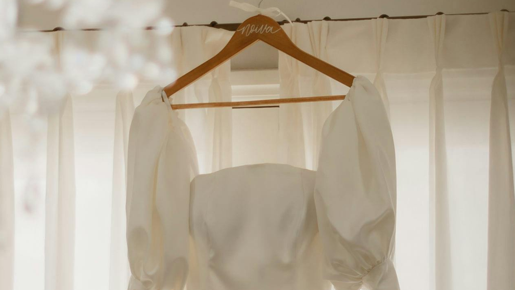 Le Porte-Marteau pour Robe de Mariée : Une Touche Élégante et Symbolique - Crédit photo : Tous droits réservés