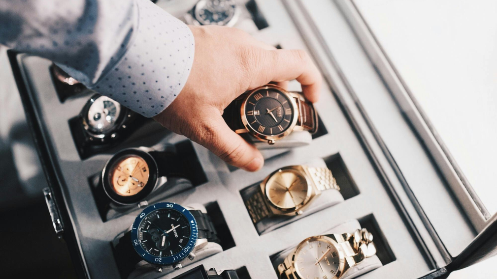 La Montre du Marié : L'Élégance au Poignet pour le Grand Jour - Tous droits réservés©
