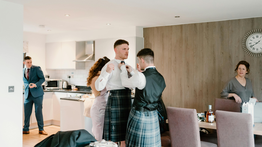 Le Kilt pour un Mariage : Tradition et Élégance au Cœur de l'Engagement - Tous droits réservés©