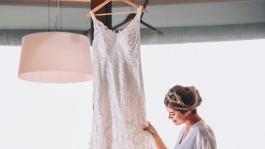 Le Porte-Marteau pour Robe de Mariée : Une Touche Élégante et Symbolique - Crédit photo : Tous droits réservés