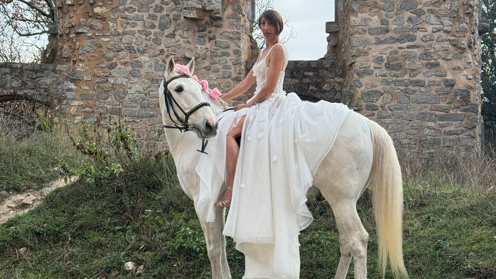 Un Mariage de Conte de Fées au Château de Valbelle - Shooting d’inspiration équestre au cœur du Var - Magazine Un Jour Un Oui - Crédit photo Tous droits réservés