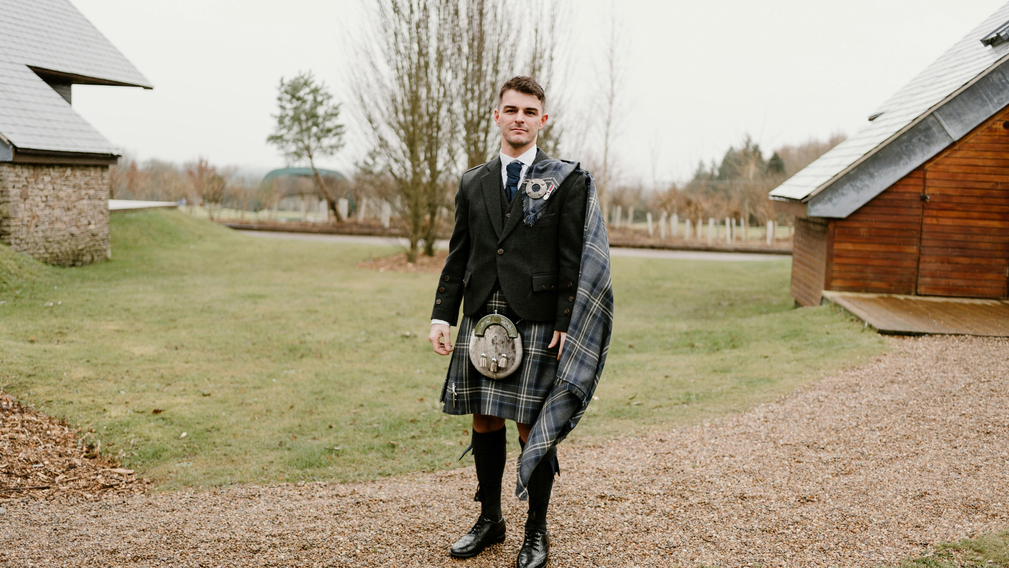 Le Kilt pour un Mariage : Tradition et Élégance au Cœur de l'Engagement - Tous droits réservés©