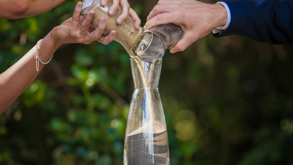 Les rituels symboliques pour une cérémonie laïque inoubliable - Magazine Un Jour Un Oui - Crédit photo : Tous droits réservés