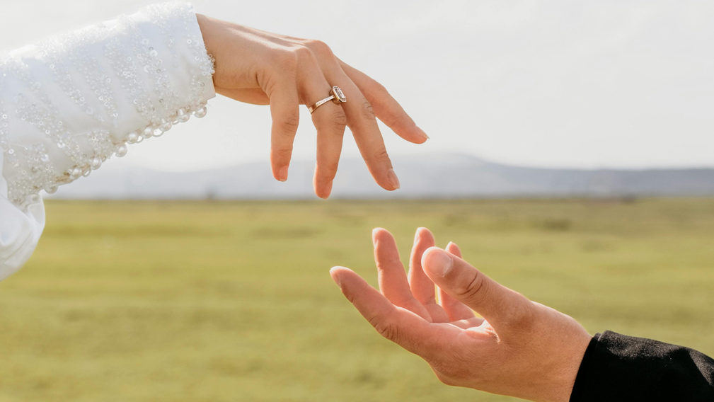 Le mariage laïque : Une célébration sur mesure pour les amoureux - Magazine Un Jour Un Oui - Crédit photo : Tous droits réservés