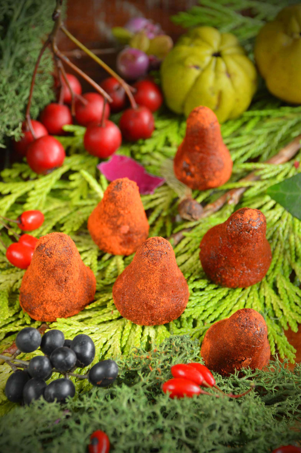Tulsi, holy basil, incense, cones, selber machen, diy, Räuchern, Räucherkegel, burn incense, frankinsense, Weihrauch, Sandelholz, rot, red sandalwood, recipe, Rezept, Tonka, patchouli, Heilung, Schutz, Meditation, healing, protection, meditation, ritual,