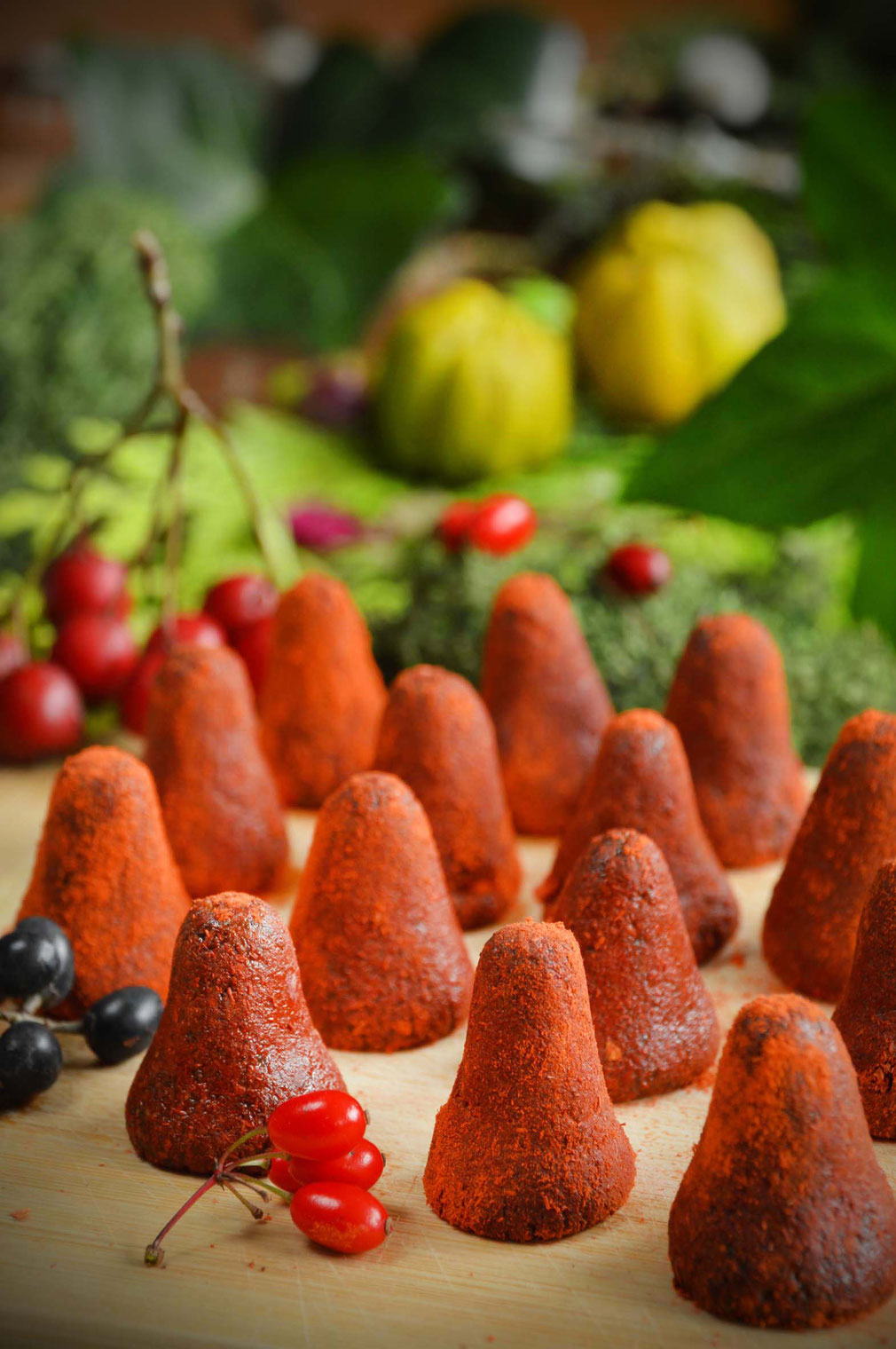 Tulsi, holy basil, incense, cones, selber machen, diy, Räuchern, Räucherkegel, burn incense, frankinsense, Weihrauch, Sandelholz, rot, red sandalwood, recipe, Rezept, Tonka, patchouli, Heilung, Schutz, Meditation, healing, protection, meditation, ritual,