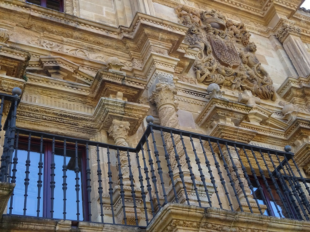 Détail de la façade du Palacio de Soñanes