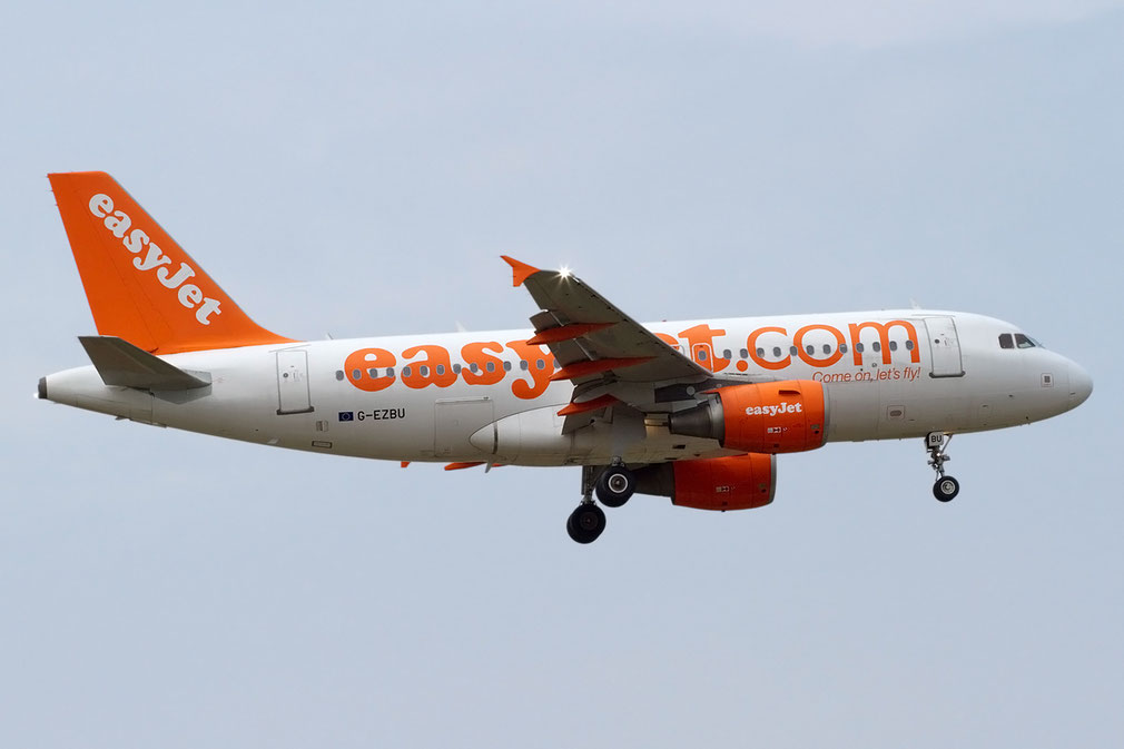 in primo easyJet fotografato dal nostro club nell'aprile del 2012: G-EZBU Airbus A319-111 © Piti Spotter Club Verona