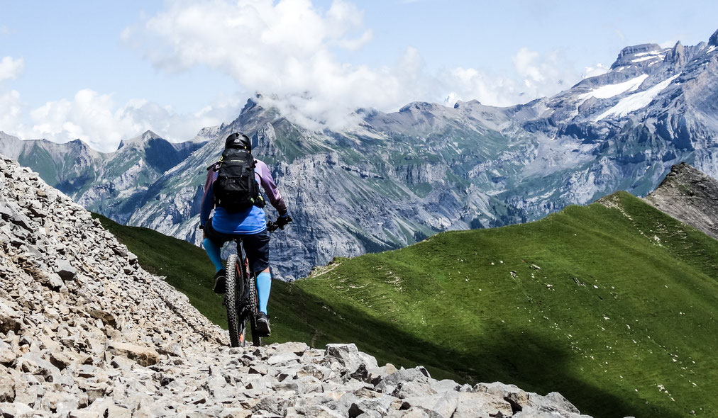 Durchs Schuttfeld zum Alpschelegrat